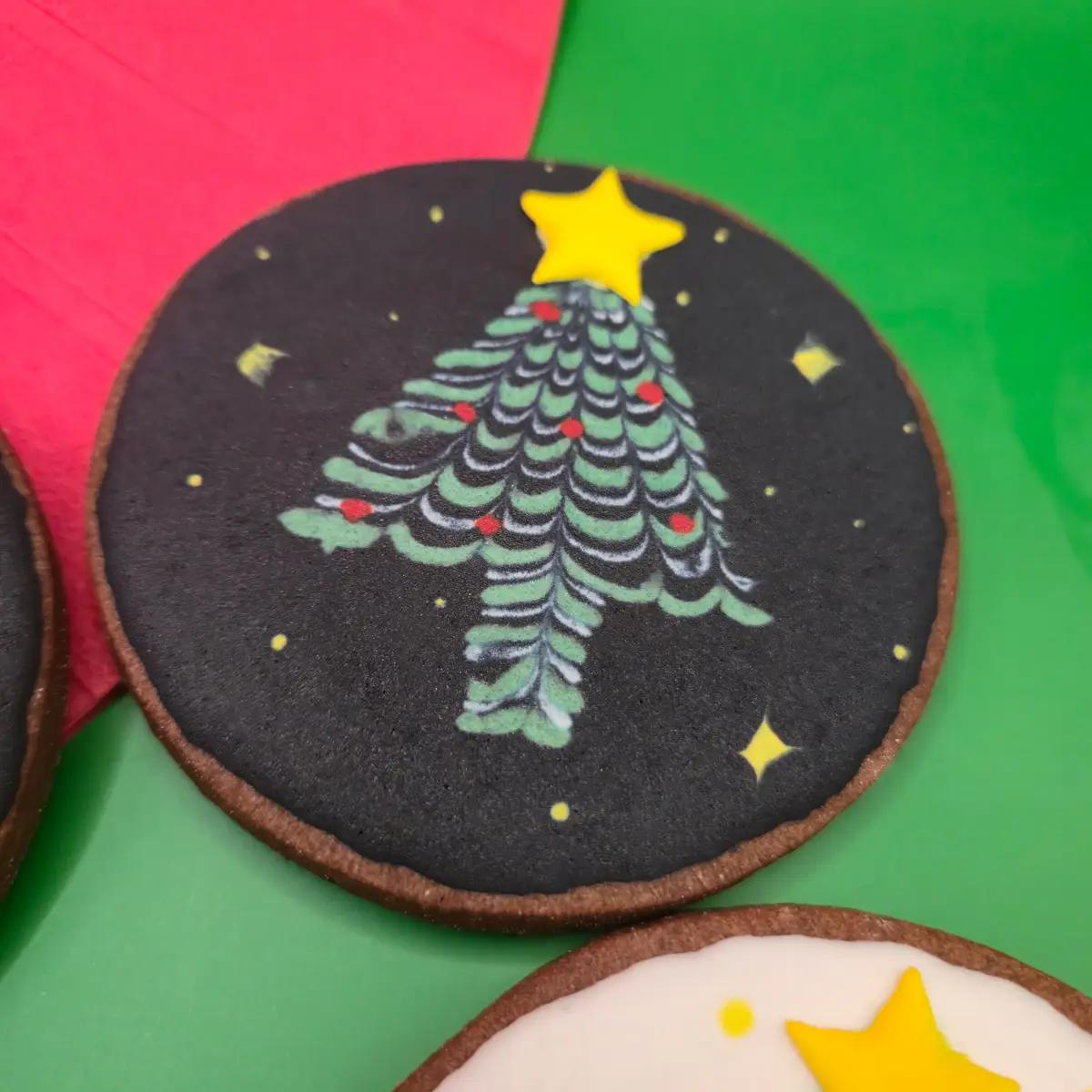 Bolachas Personalizadas - Árvore e Coroa de Natal - Bolos de aniversário no Porto | Bento Cakes, Cake Design, Bolachas Decoradas | Porto | Sahri Dessert Art