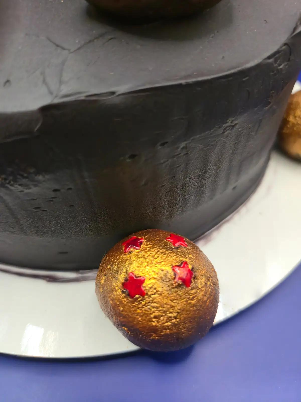 Bolo de Aniversário Geek Personalizado - Dragon Ball - Bolos de aniversário no Porto | Bento Cakes, Cake Design, Bolachas Decoradas | Porto | Sahri Dessert Art