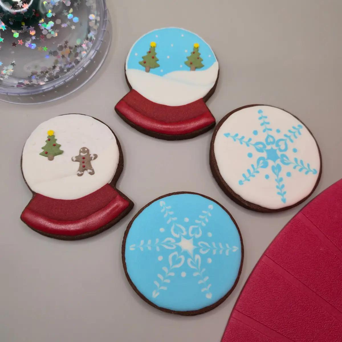 Bolachas Personalizadas - Natal - Globo de Neve - Bolos de aniversário no Porto | Bento Cakes, Cake Design, Bolachas Decoradas | Porto | Sahri Dessert Art