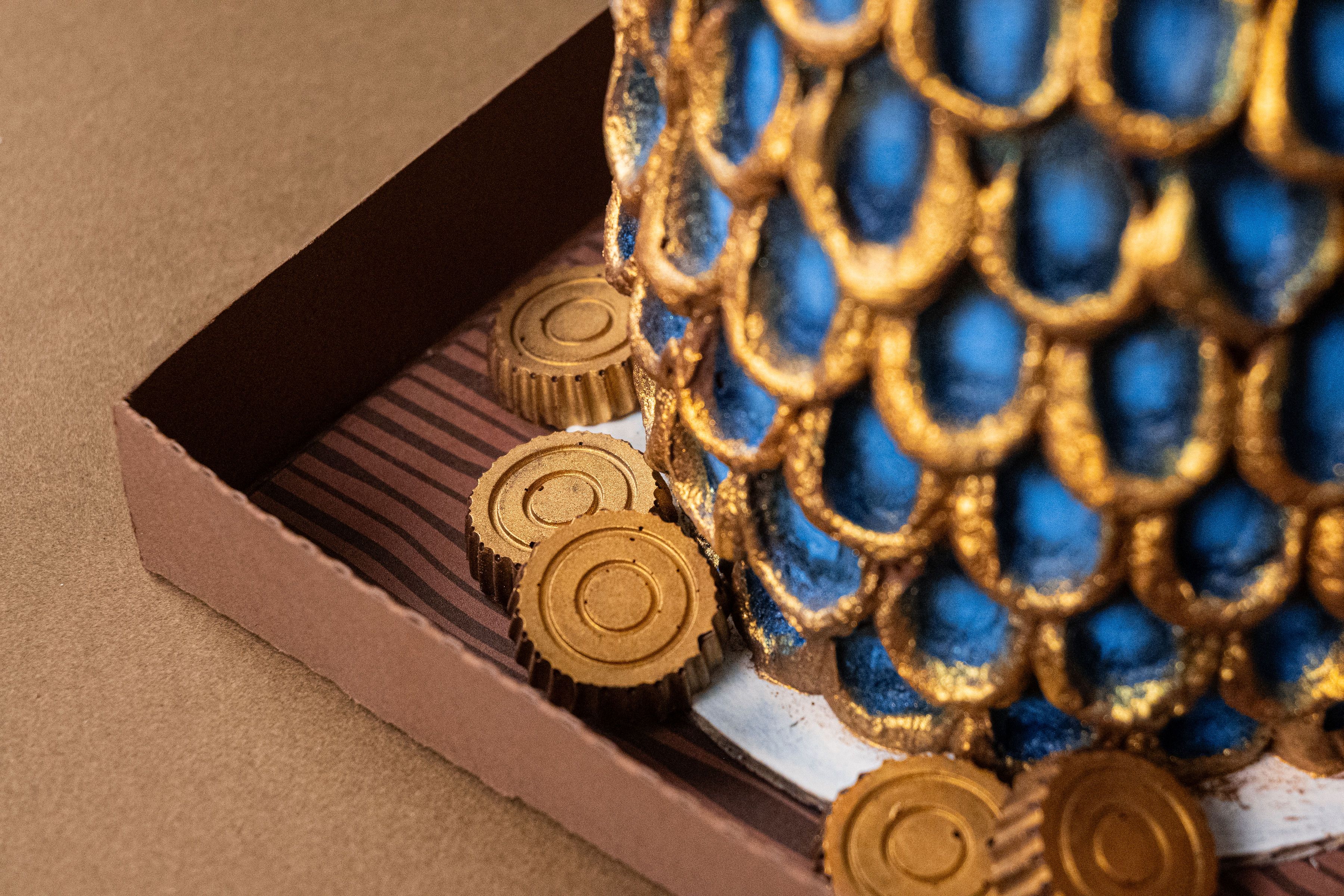 Bolo de aniversário geek personalizado - Ovo de Dragão Azul - Bolos de aniversário no Porto | Bento Cakes, Cake Design, Bolachas Decoradas | Porto | Sahri Dessert Art