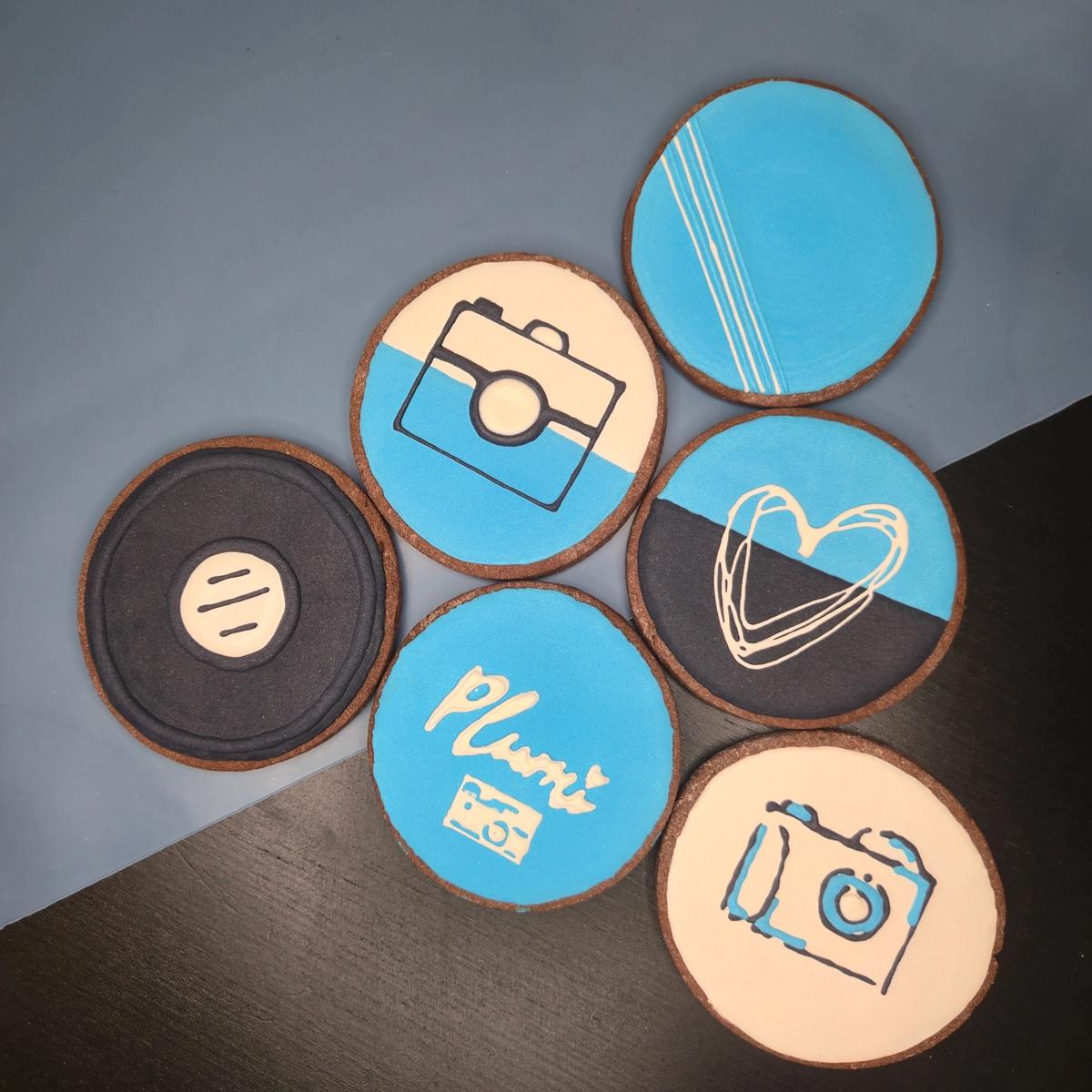 Bolachas Personalizadas - Branding - Plumi - Bolos de aniversário no Porto | Bento Cakes, Cake Design, Bolachas Decoradas | Porto | Sahri Dessert Art