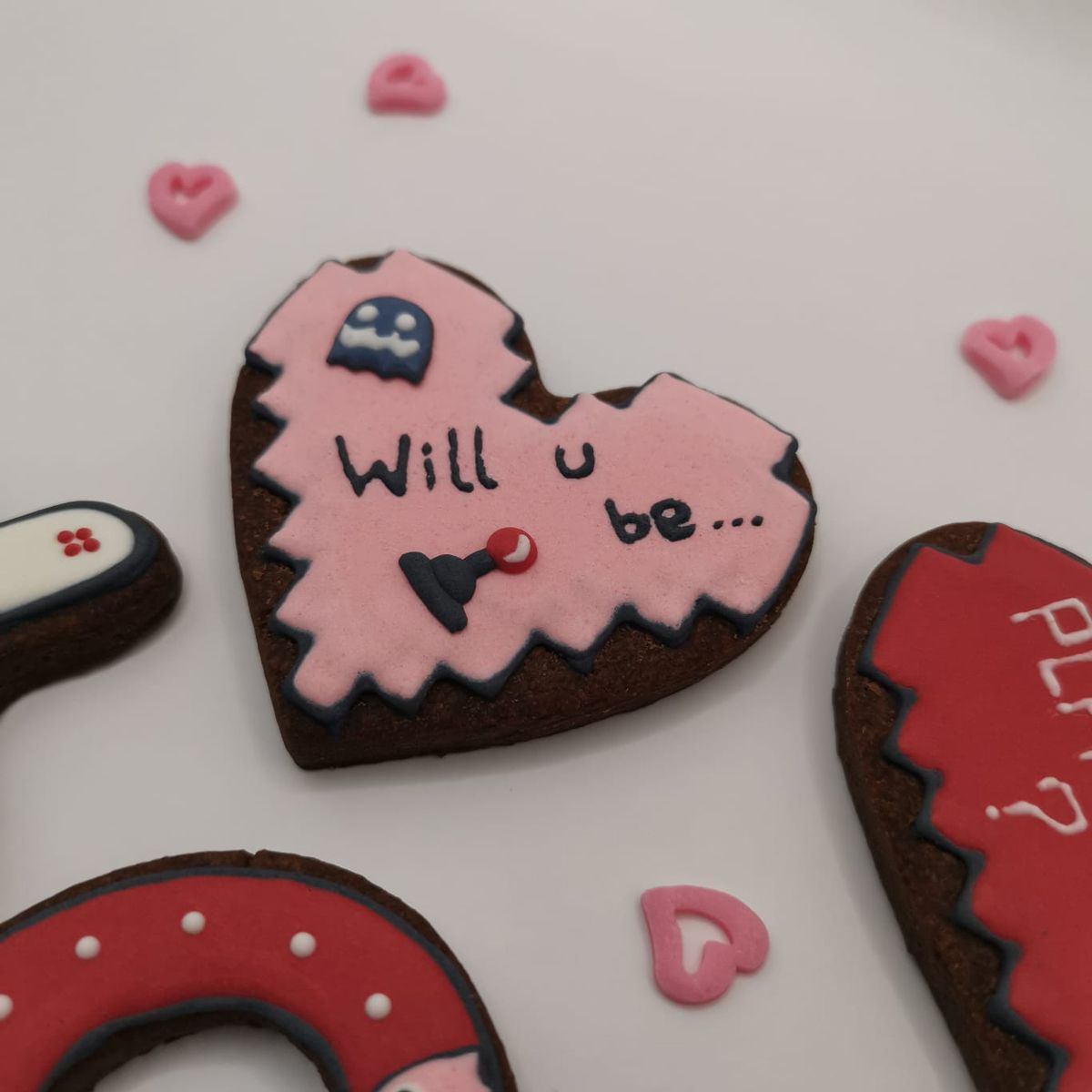 Bolachas Geek Personalizadas - Dia dos Namorados 2026 - Bolos de aniversário no Porto | Bento Cakes, Cake Design, Bolachas Decoradas | Porto | Sahri Dessert Art