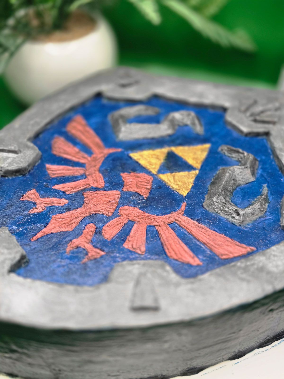 Bolo de Aniversário Geek - Legend of Zelda: Hylian Shield - Bolos de aniversário no Porto | Bento Cakes, Cake Design, Bolachas Decoradas | Porto | Sahri Dessert Art