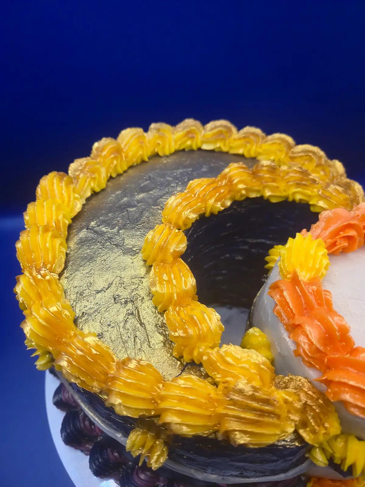 Bolo de Aniversário Geek Personalizado - Lunala & Solgaleo - Pokémon - Bolos de aniversário no Porto | Bento Cakes, Cake Design, Bolachas Decoradas | Porto | Sahri Dessert Art