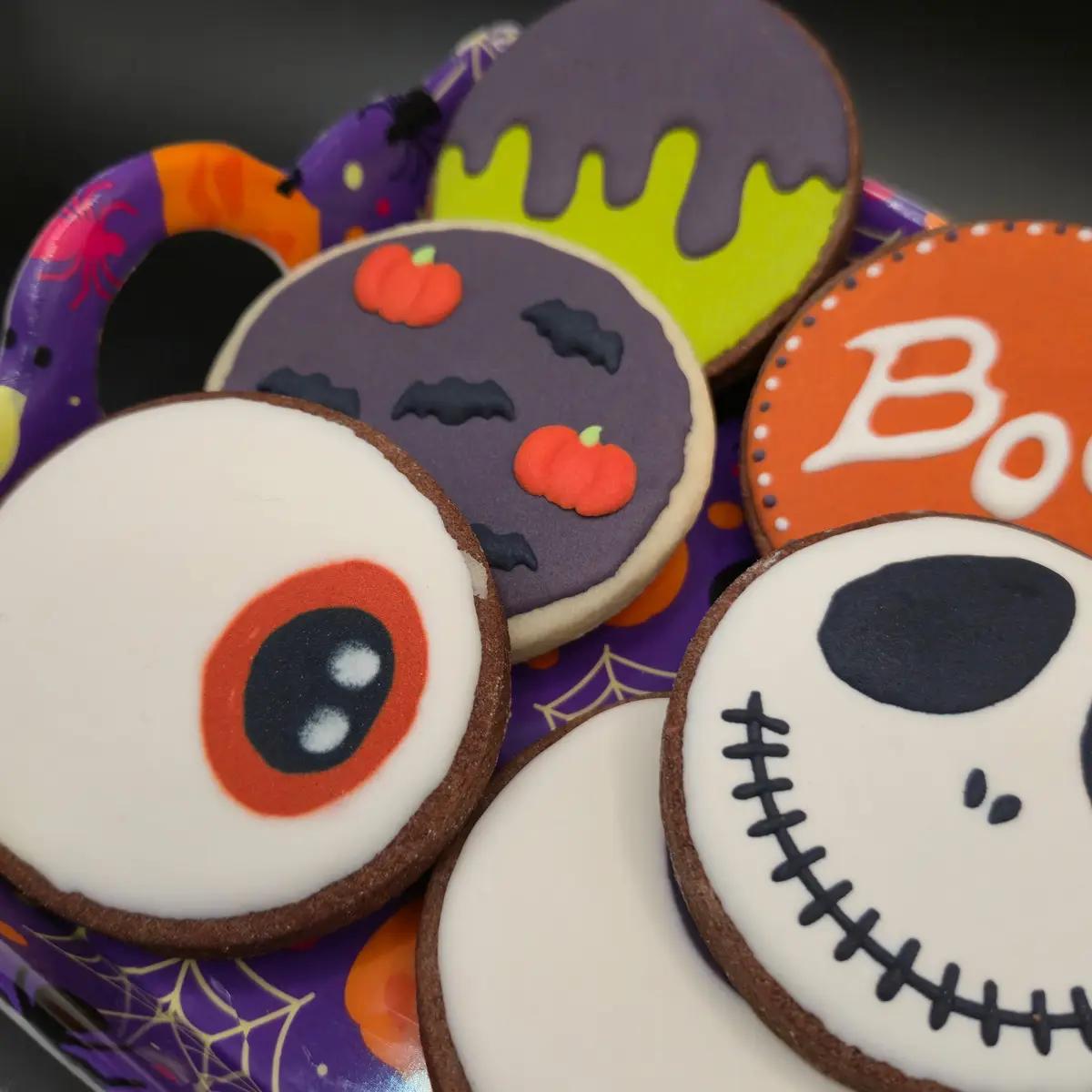 Bolachas Geek Personalizadas - Halloween - Variado - Bolos de aniversário no Porto | Bento Cakes, Cake Design, Bolachas Decoradas | Porto | Sahri Dessert Art
