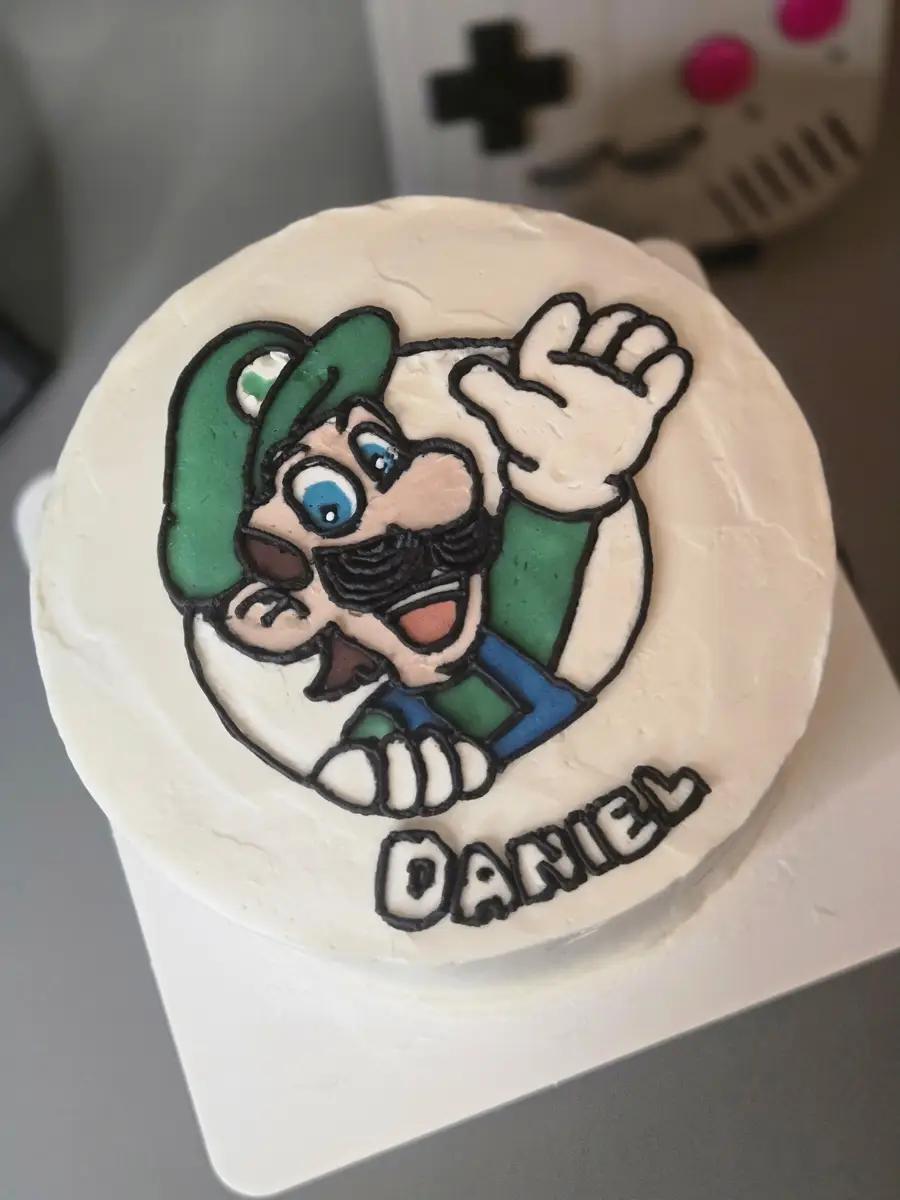 Bento Cake Geek - Luigi - Super Mario - Bolos de aniversário no Porto | Bento Cakes, Cake Design, Bolachas Decoradas | Porto | Sahri Dessert Art