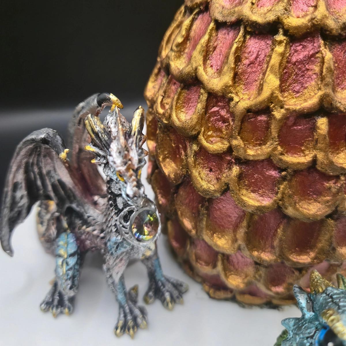 Bolo de aniversário geek personalizado - Ovo de Dragão - Bolos de aniversário no Porto | Bento Cakes, Cake Design, Bolachas Decoradas | Porto | Sahri Dessert Art