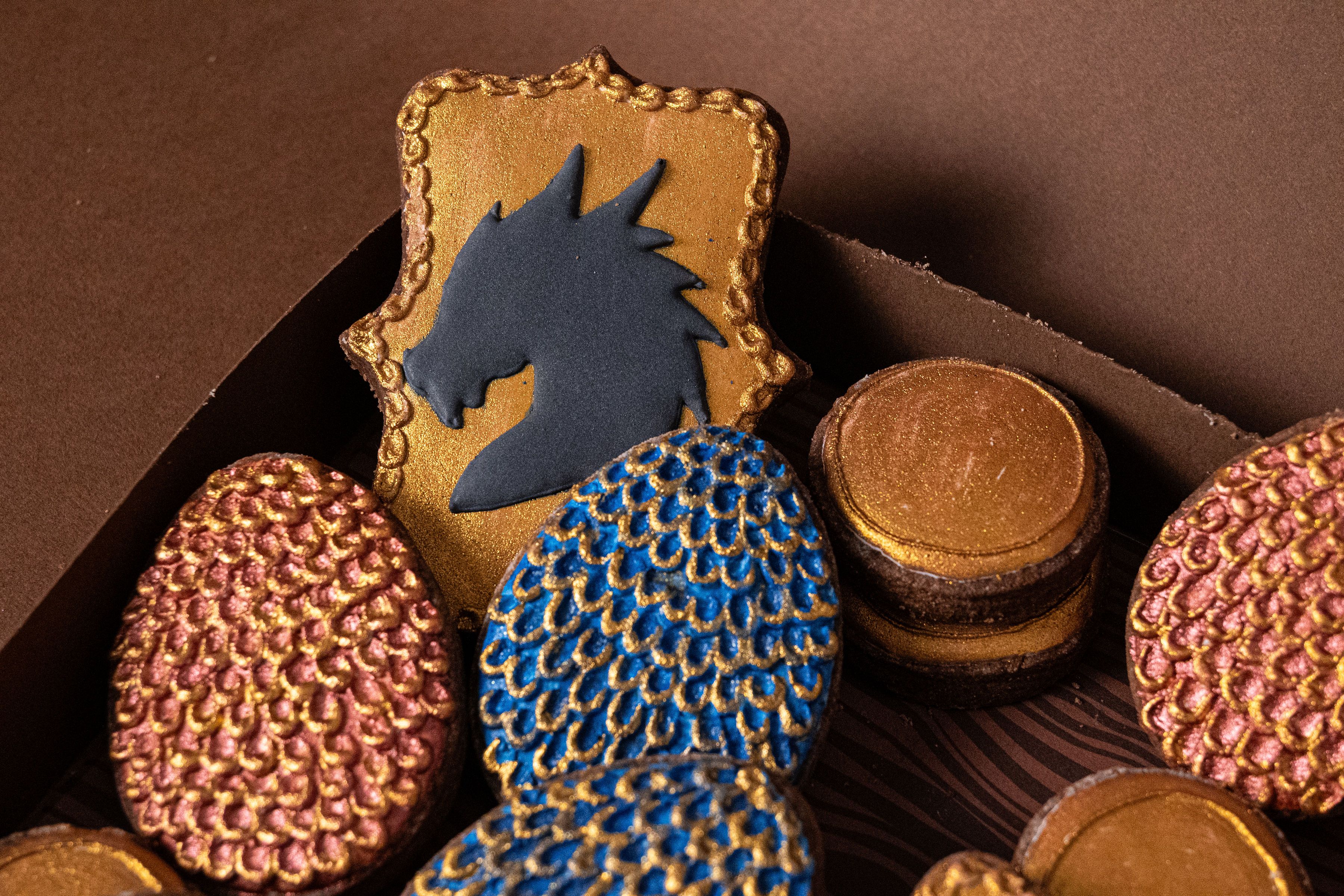 Bolachas Geek Personalizadas - Tema Dracónico - Bolos de aniversário no Porto | Bento Cakes, Cake Design, Bolachas Decoradas | Porto | Sahri Dessert Art