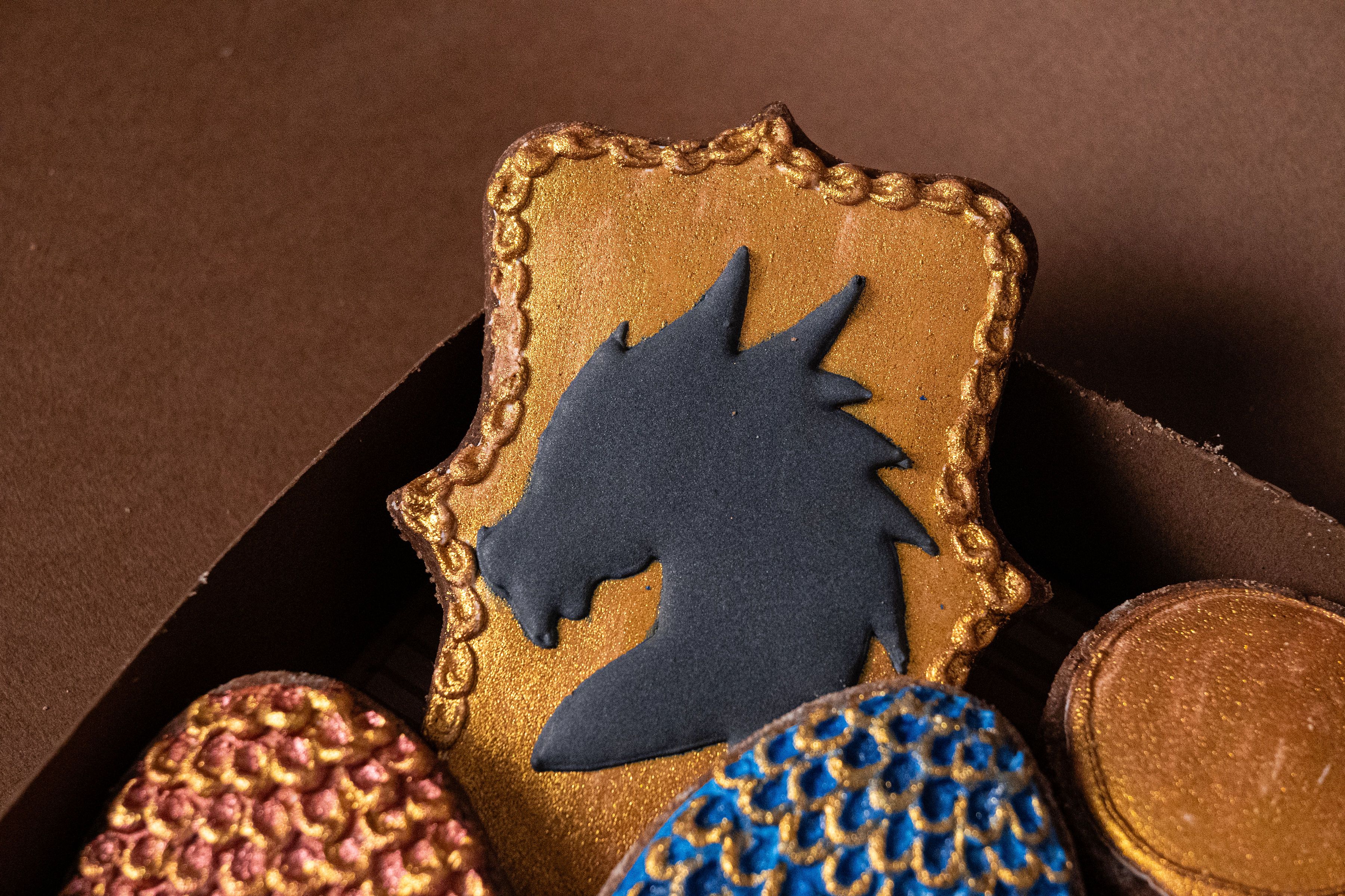 Bolachas Geek Personalizadas - Tema Dracónico - Bolos de aniversário no Porto | Bento Cakes, Cake Design, Bolachas Decoradas | Porto | Sahri Dessert Art