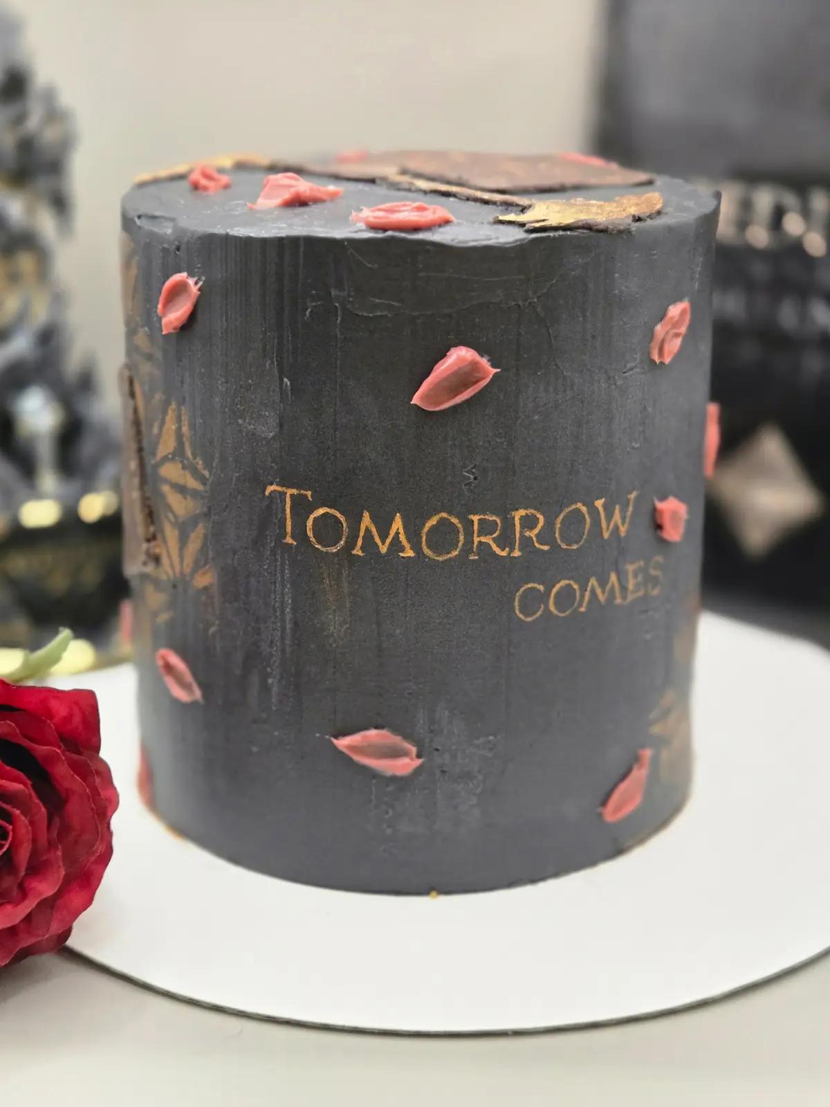 Bolo de Aniversário Geek Personalizado - Clair Obscur: Expedition 33 - Bolos de aniversário no Porto | Bento Cakes, Cake Design, Bolachas Decoradas | Porto | Sahri Dessert Art