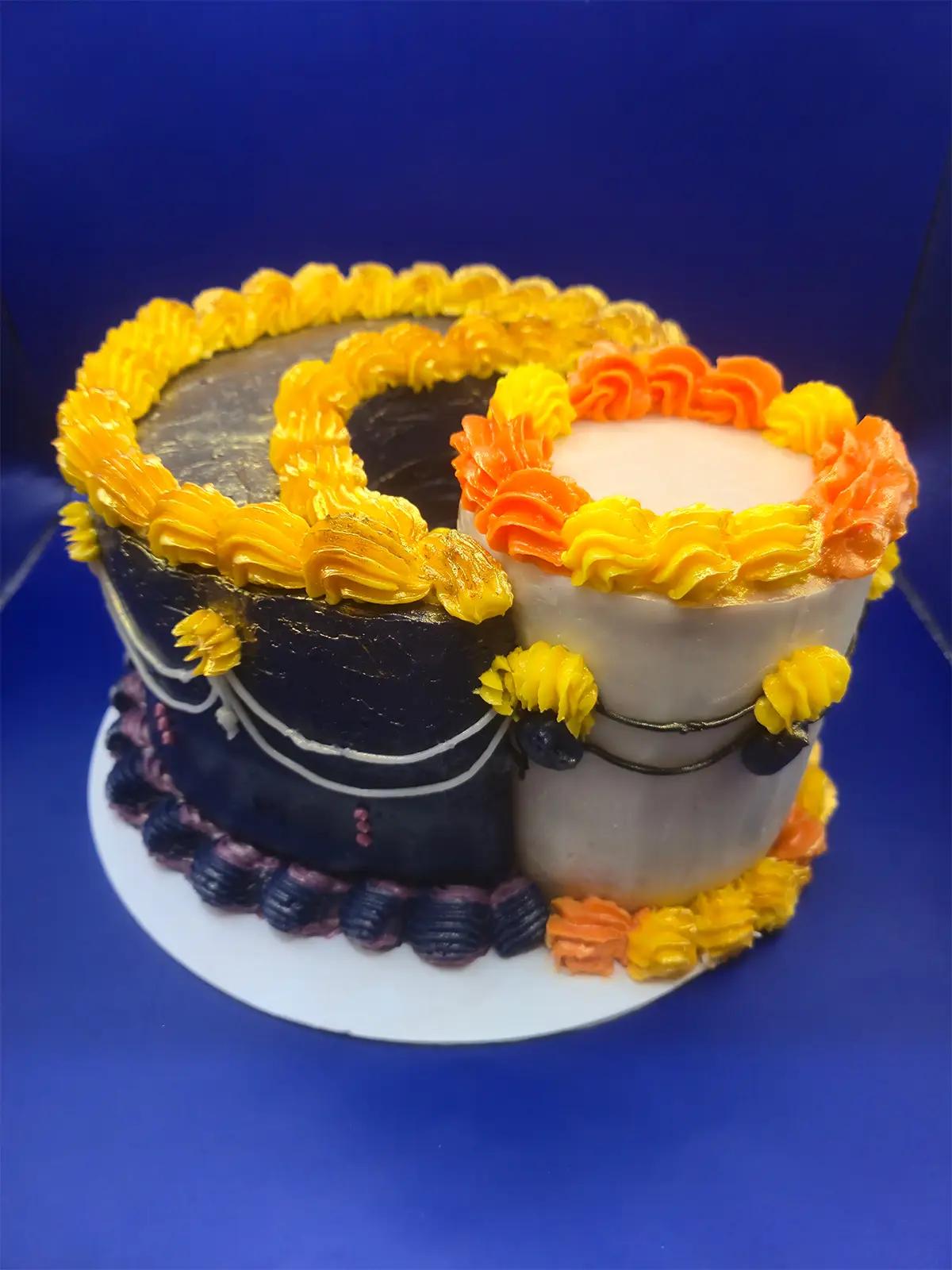 Bolo de Aniversário Geek Personalizado - Lunala & Solgaleo - Pokémon - Bolos de aniversário no Porto | Bento Cakes, Cake Design, Bolachas Decoradas | Porto | Sahri Dessert Art