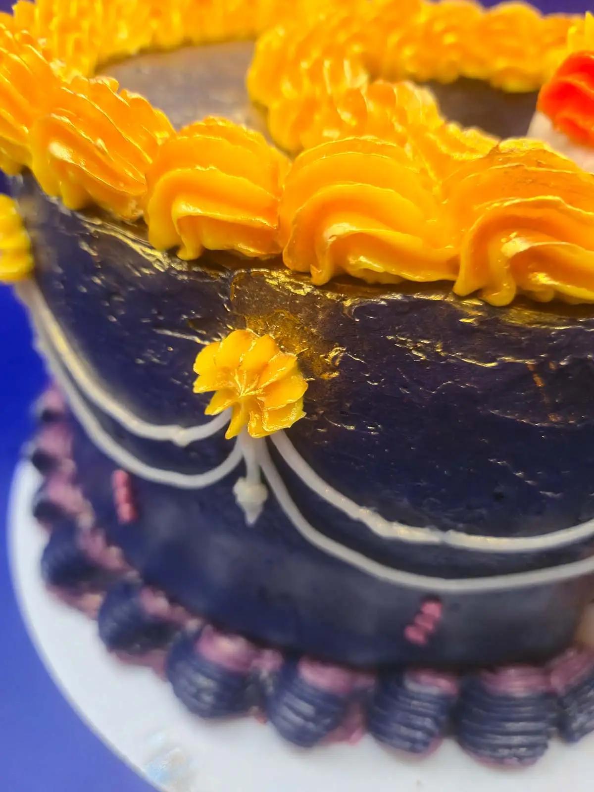 Bolo de Aniversário Geek Personalizado - Lunala & Solgaleo - Pokémon - Bolos de aniversário no Porto | Bento Cakes, Cake Design, Bolachas Decoradas | Porto | Sahri Dessert Art