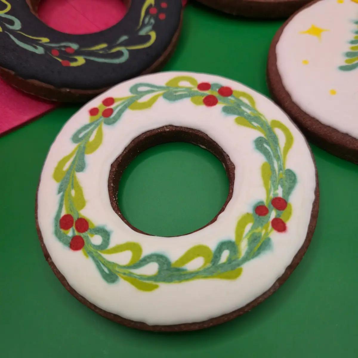 Bolachas Personalizadas - Árvore e Coroa de Natal - Bolos de aniversário no Porto | Bento Cakes, Cake Design, Bolachas Decoradas | Porto | Sahri Dessert Art