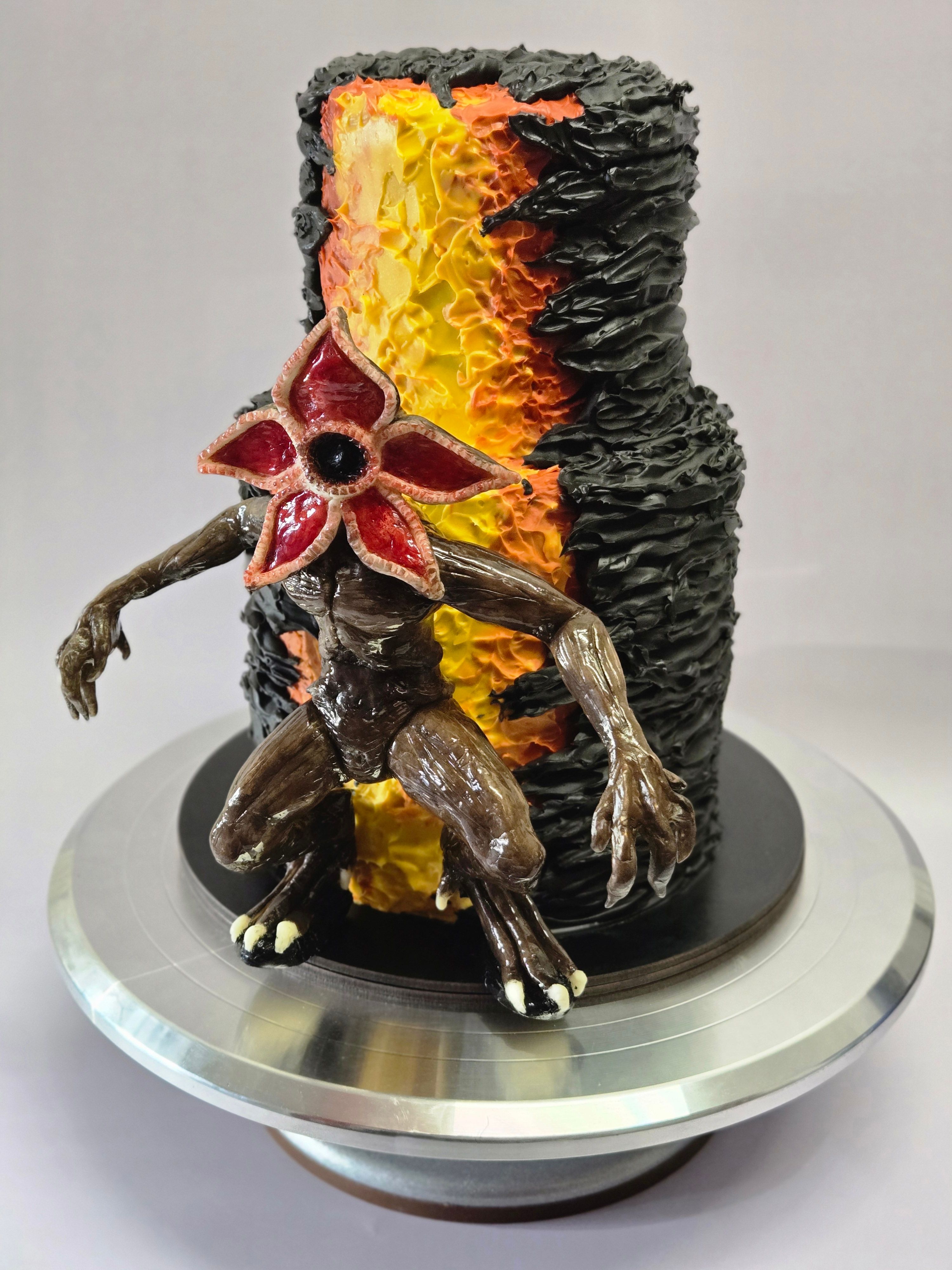 Bolo de aniversário geek personalizado - Stranger Things - Bolos de aniversário no Porto | Bento Cakes, Cake Design, Bolachas Decoradas | Porto | Sahri Dessert Art