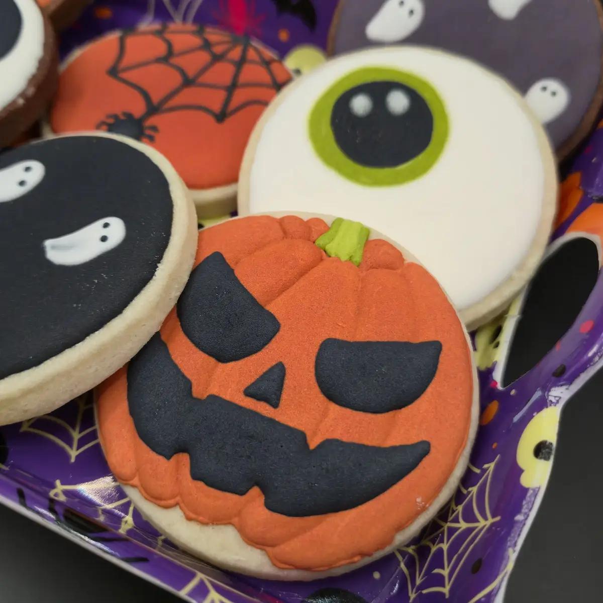 Bolachas Geek Personalizadas - Halloween - Variado - Bolos de aniversário no Porto | Bento Cakes, Cake Design, Bolachas Decoradas | Porto | Sahri Dessert Art