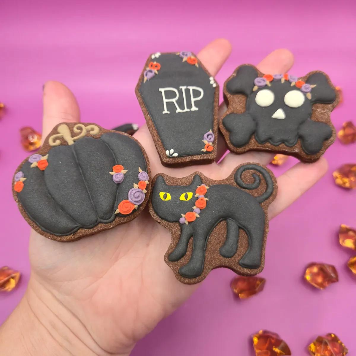 Bolachas Geek Personalizadas - Halloween - Gótico - Bolos de aniversário no Porto | Bento Cakes, Cake Design, Bolachas Decoradas | Porto | Sahri Dessert Art