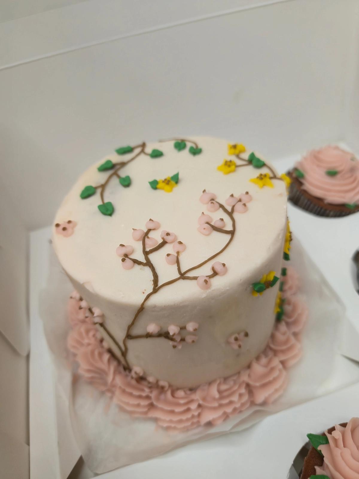 Bento Cake Personalizado - Floral - Bolos de aniversário no Porto | Bento Cakes, Cake Design, Bolachas Decoradas | Porto | Sahri Dessert Art