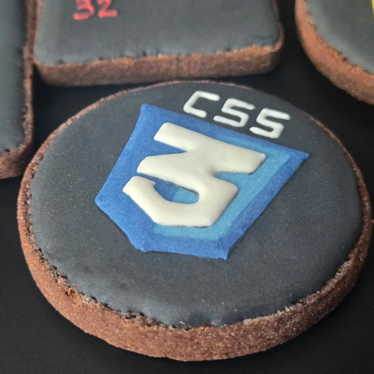 Bolachas Geek Personalizadas - Front-end - Bolos de aniversário no Porto | Bento Cakes, Cake Design, Bolachas Decoradas | Porto | Sahri Dessert Art