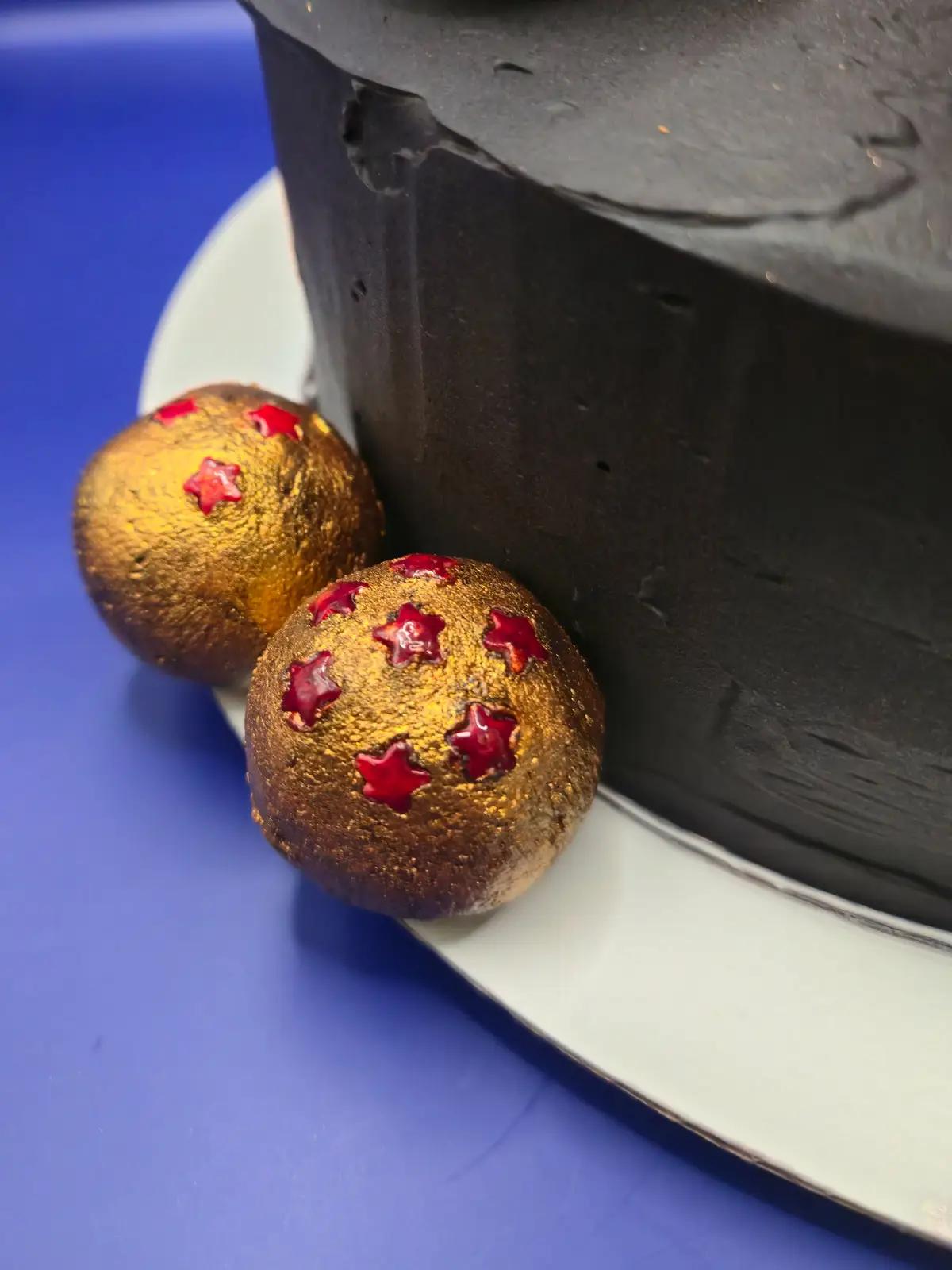 Bolo de Aniversário Geek Personalizado - Dragon Ball - Bolos de aniversário no Porto | Bento Cakes, Cake Design, Bolachas Decoradas | Porto | Sahri Dessert Art