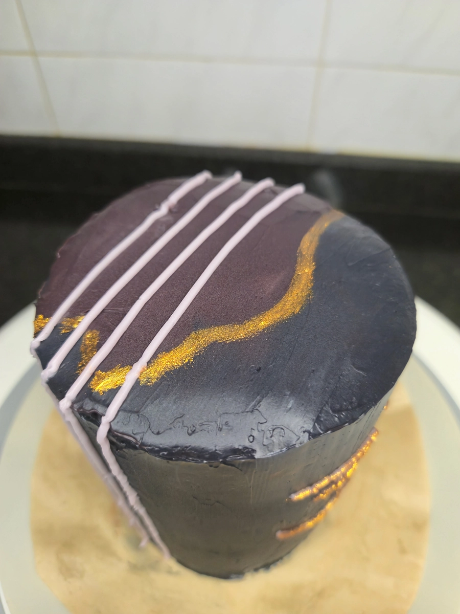 Bento cake com decoração alusiva ao jogo Clair Obscur: Expedition 33, da Sandfall Interactive. - Bolos de aniversário no Porto | Bento Cakes, Cake Design, Bolachas e Cupcakes | Porto | Sahri Dessert Art