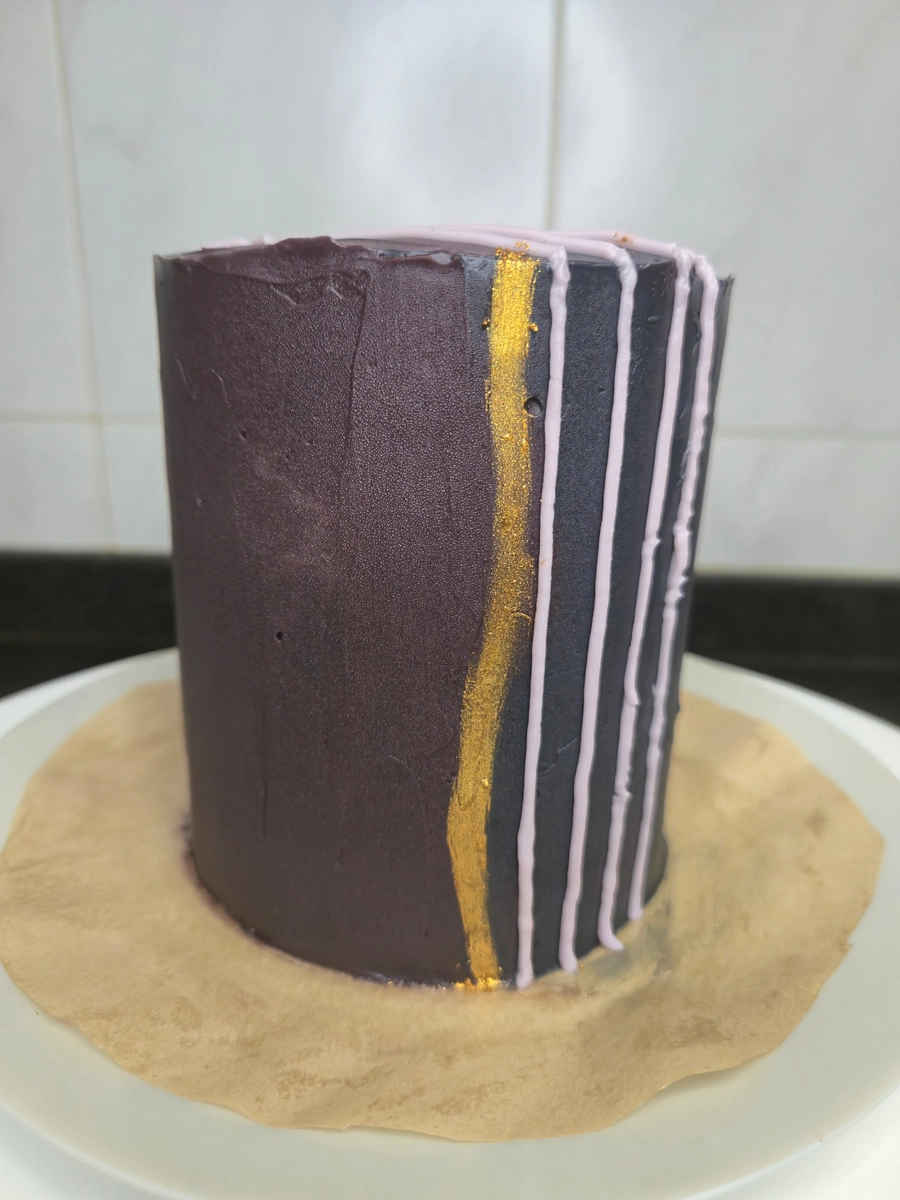 Bento cake com decoração alusiva ao jogo Clair Obscur: Expedition 33, da Sandfall Interactive. - Bolos de aniversário no Porto | Bento Cakes, Cake Design, Bolachas e Cupcakes | Porto | Sahri Dessert Art