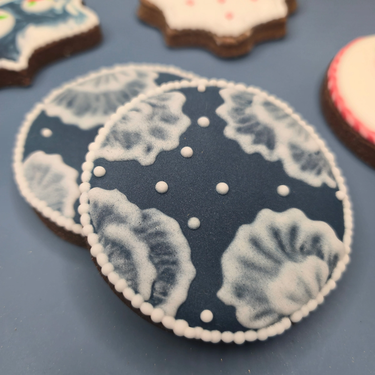 Bolachas personalizadas de manteiga com cacau florais decoradas para o Dia da Mãe. - Bolos de aniversário no Porto | Bento Cakes, Cake Design, Bolachas e Cupcakes | Porto | Sahri Dessert Art