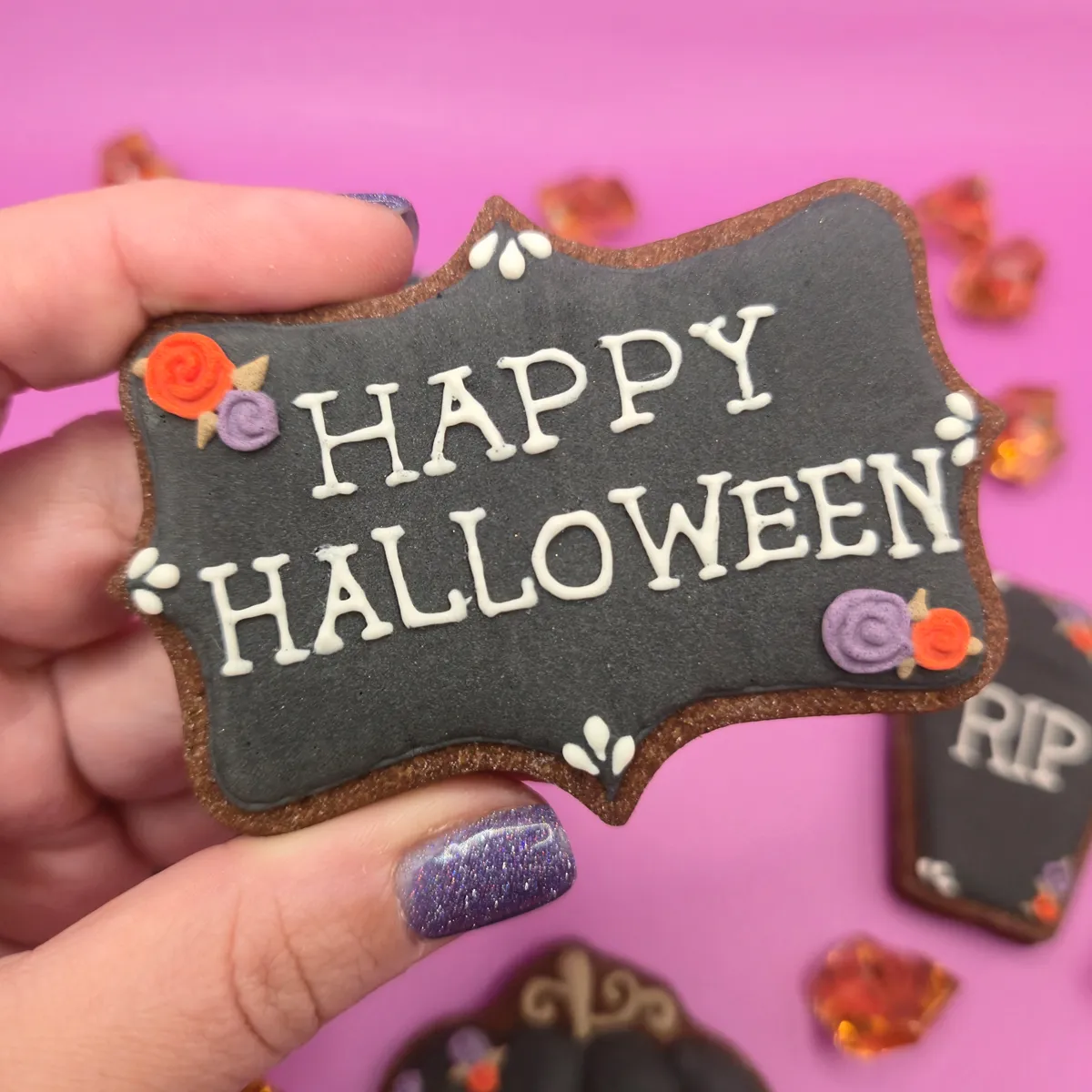 Bolachas personalizadas temáticas de Halloween con tema Gótico. - Bolos de aniversário no Porto | Bentô Cakes, Cake Design, Bolachas e Cupcakes | Porto | Sahri Dessert Art