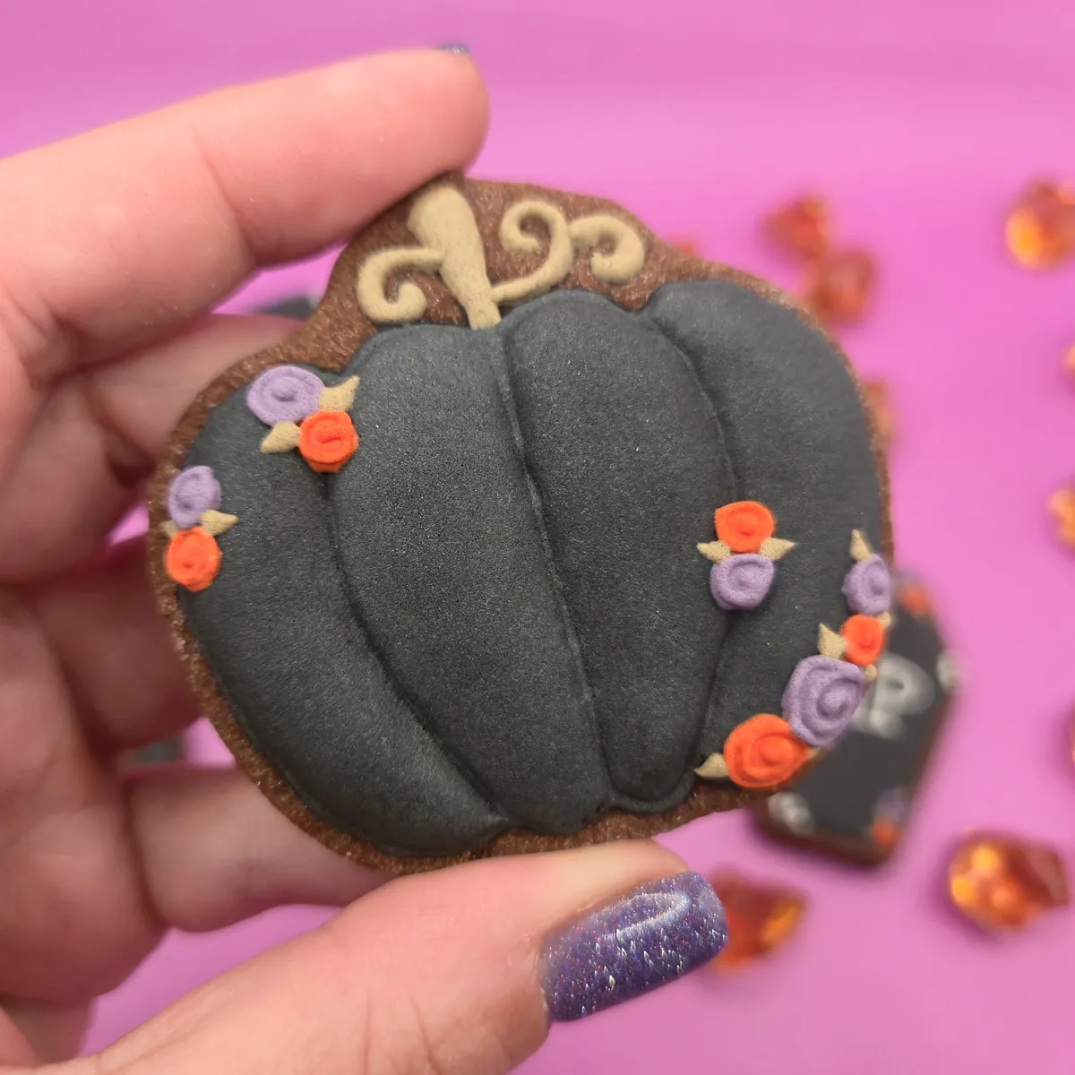Bolachas personalizadas temáticas de Halloween con tema Gótico. - Bolos de aniversário no Porto | Bentô Cakes, Cake Design, Bolachas e Cupcakes | Porto | Sahri Dessert Art
