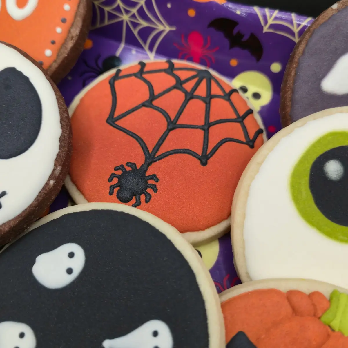 Bolachas decoradas personalizadas com motivos de Halloween variados. - Bolos de aniversário no Porto | Bentô Cakes, Cake Design, Bolachas e Cupcakes | Porto | Sahri Dessert Art