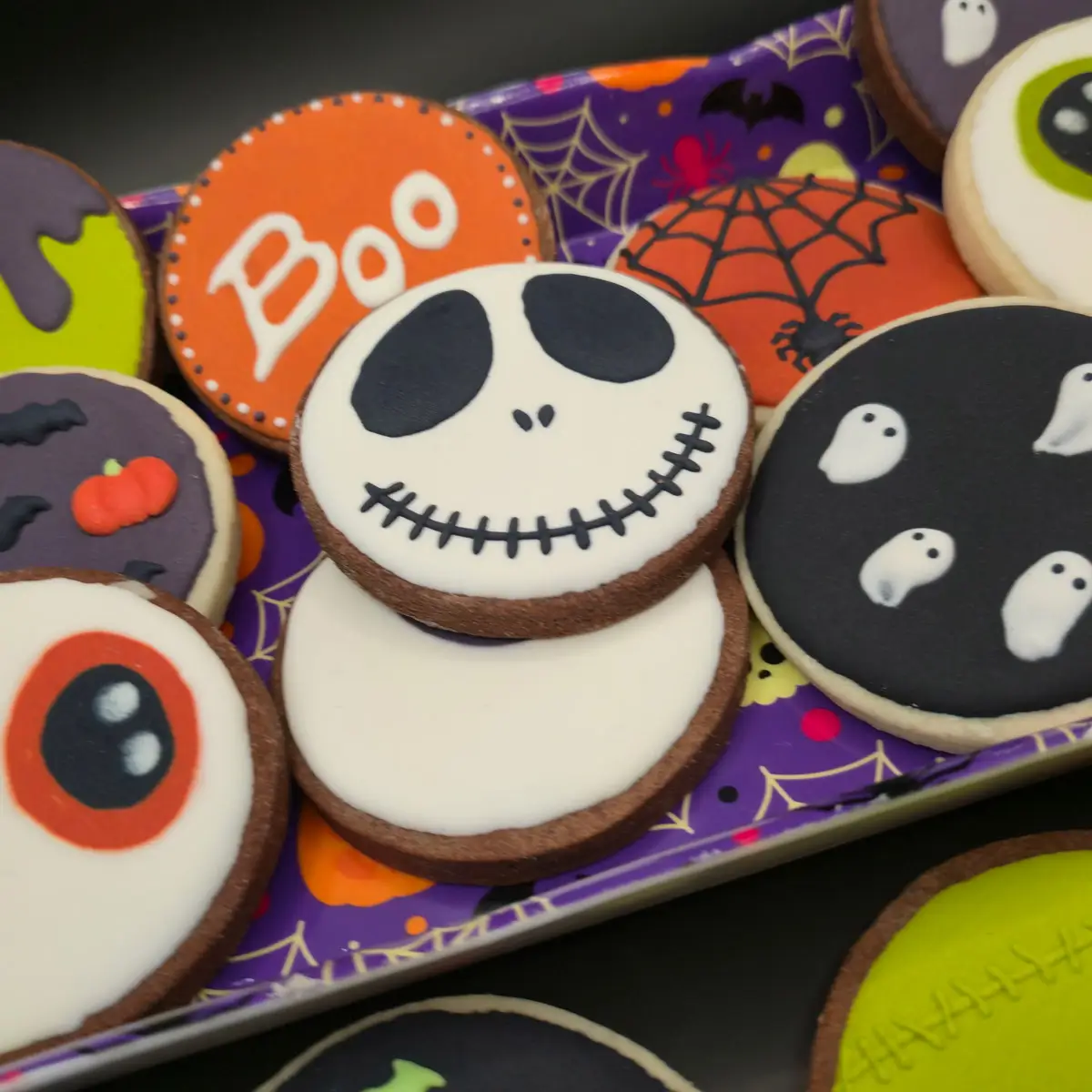 Bolachas decoradas personalizadas com motivos de Halloween variados. - Bolos de aniversário no Porto | Bentô Cakes, Cake Design, Bolachas e Cupcakes | Porto | Sahri Dessert Art