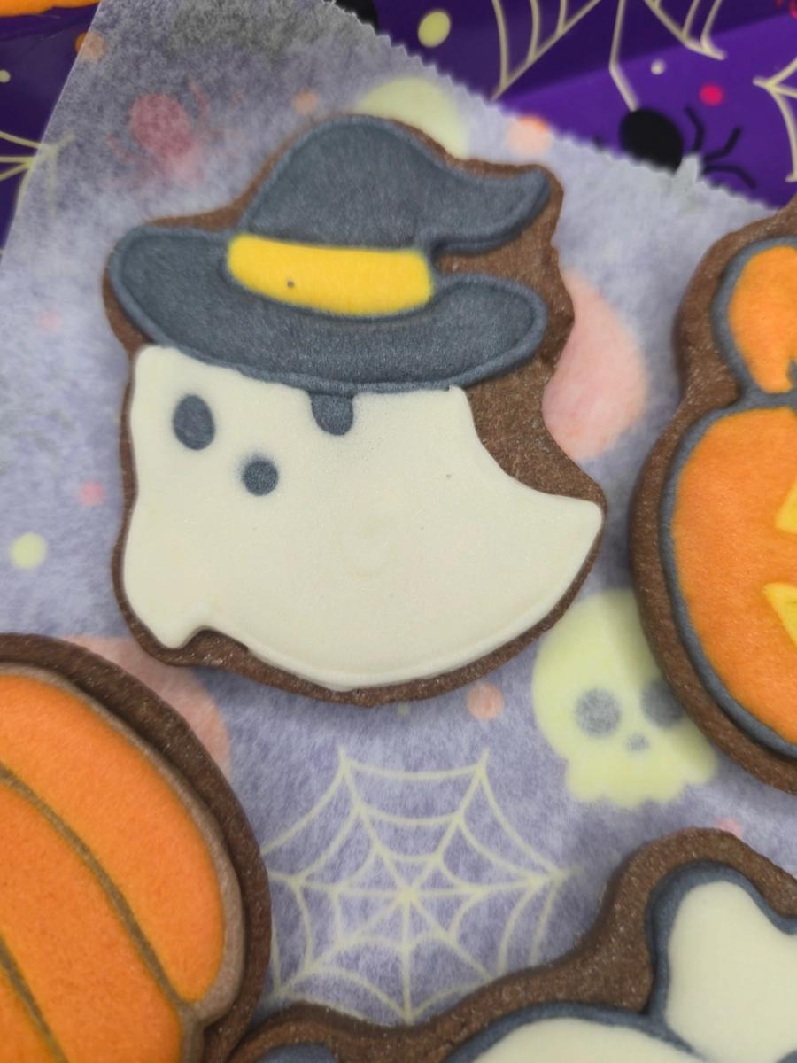 Bolachas personalizadas de manteiga com cacau decoradas com motivos de Halloween. - Bolos de aniversário no Porto | Bento Cakes, Cake Design, Bolachas e Cupcakes | Porto | Sahri Dessert Art