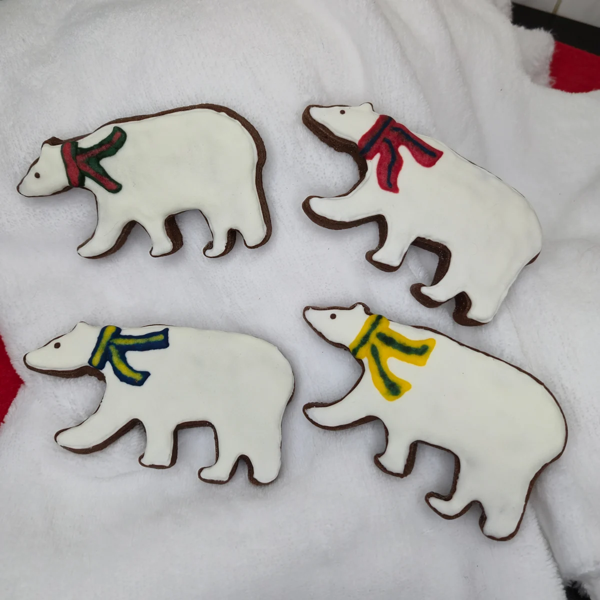 Bolachas de manteiga com cacau decoradas com glacê real com motivos de Inverno. - Bolos de aniversário no Porto | Bento Cakes, Cake Design, Bolachas e Cupcakes | Porto | Sahri Dessert Art
