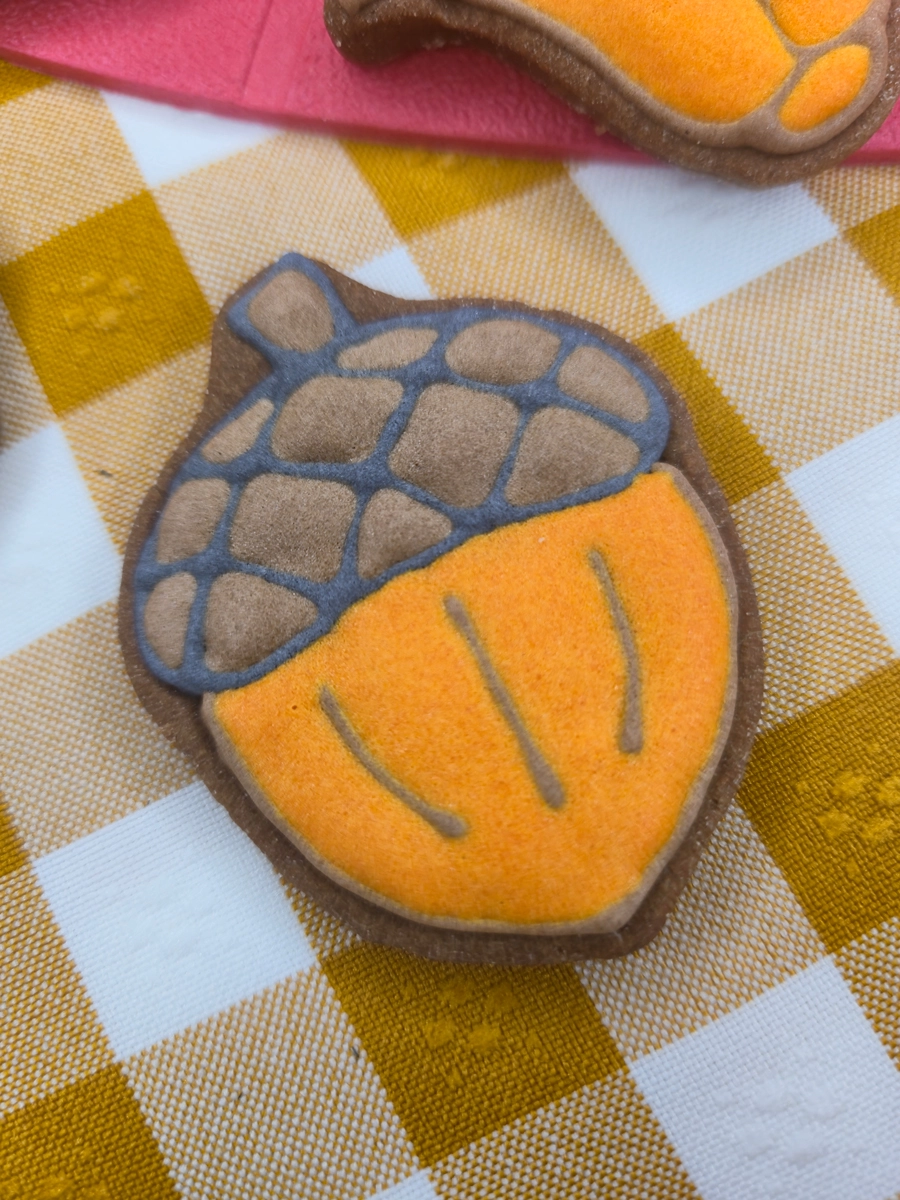 Bolachas personalizadas de manteiga com cacau decoradas com motivos de Outono. - Bolos de aniversário no Porto | Bento Cakes, Cake Design, Bolachas e Cupcakes | Porto | Sahri Dessert Art