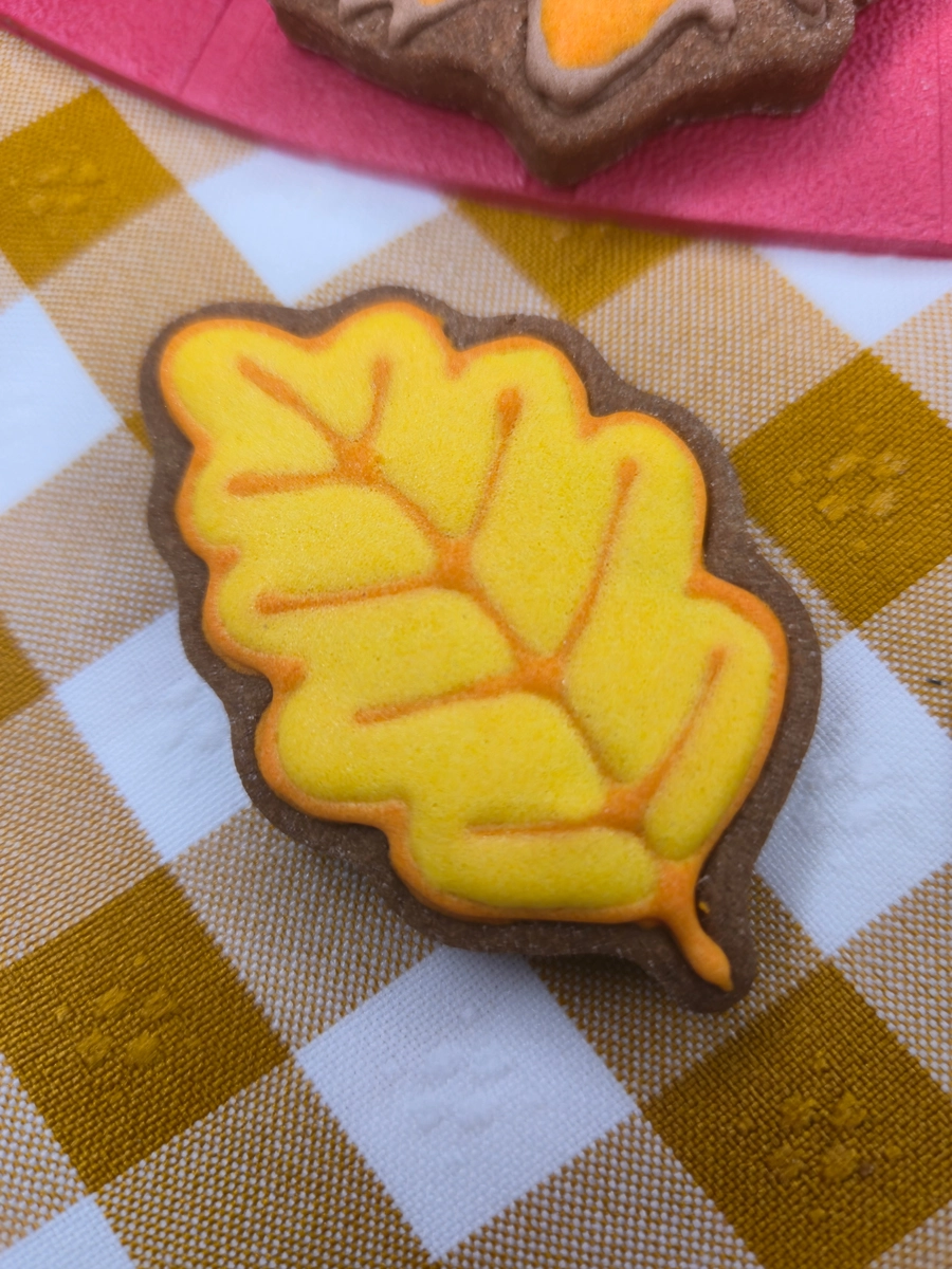 Bolachas personalizadas de manteiga com cacau decoradas com motivos de Outono. - Bolos de aniversário no Porto | Bento Cakes, Cake Design, Bolachas e Cupcakes | Porto | Sahri Dessert Art