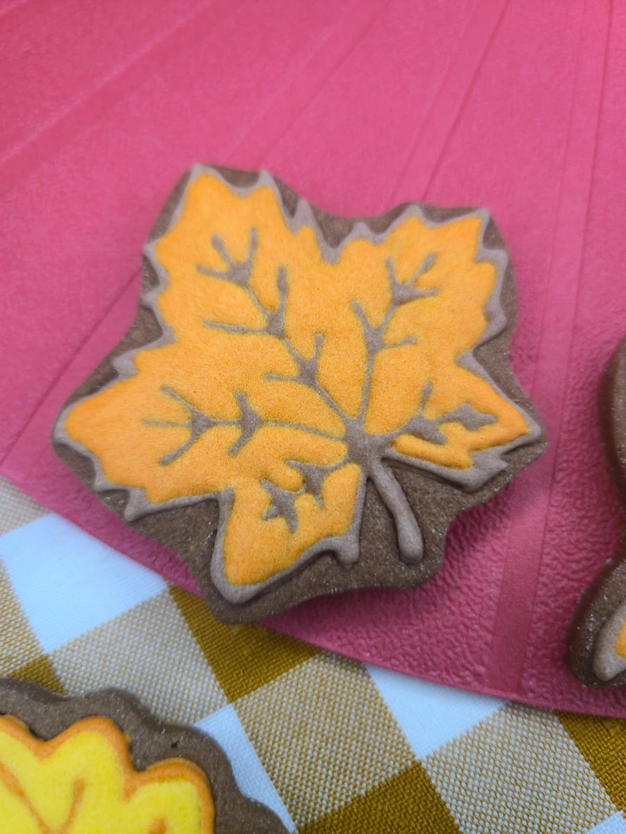 Bolachas personalizadas de manteiga com cacau decoradas com motivos de Outono. - Bolos de aniversário no Porto | Bento Cakes, Cake Design, Bolachas e Cupcakes | Porto | Sahri Dessert Art