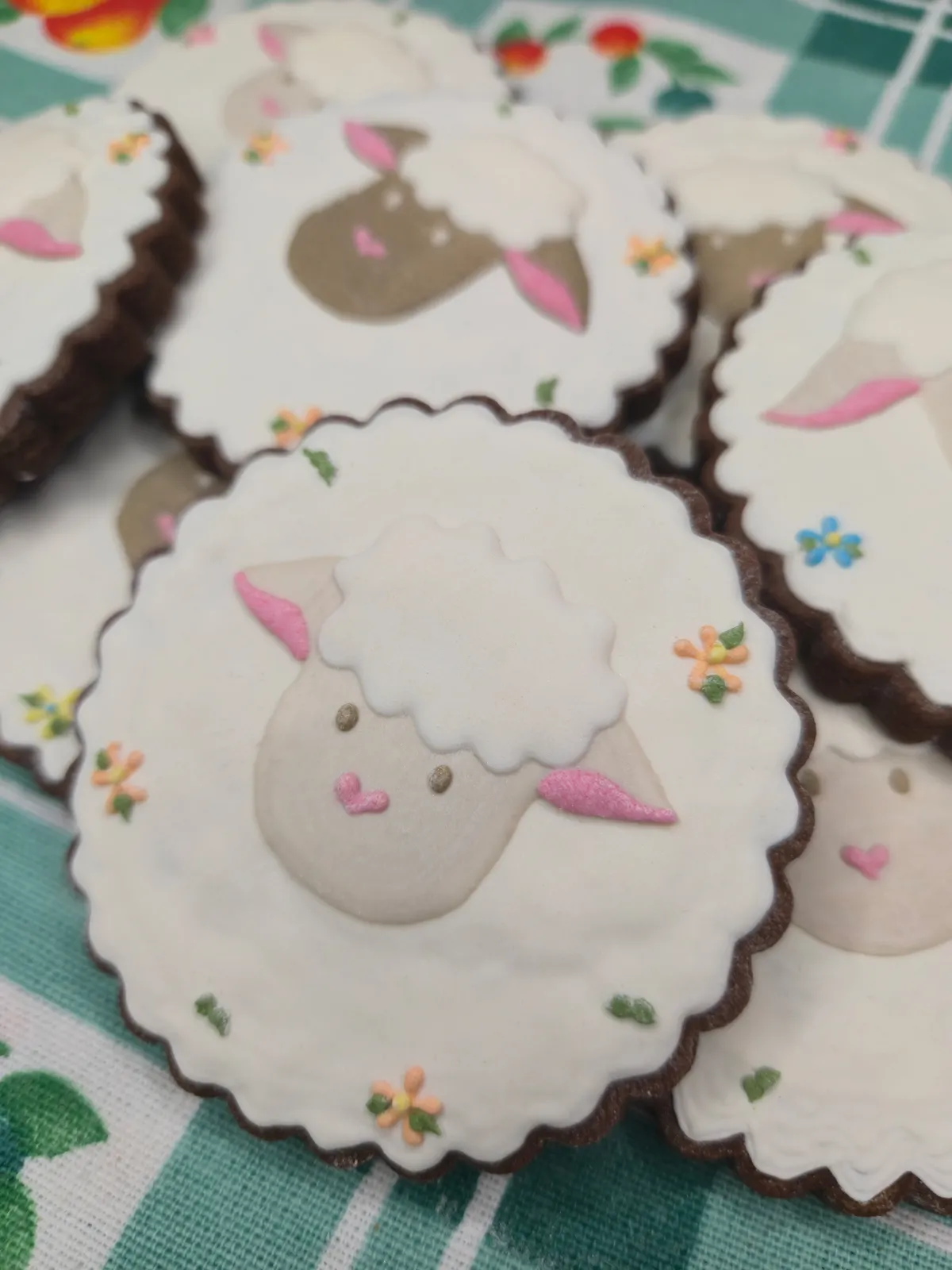 Bolachas personalizadas para despedida de solteira decoradas com ovelhas. - Bolos de aniversário no Porto | Bentô Cakes, Cake Design, Bolachas e Cupcakes | Porto | Sahri Dessert Art