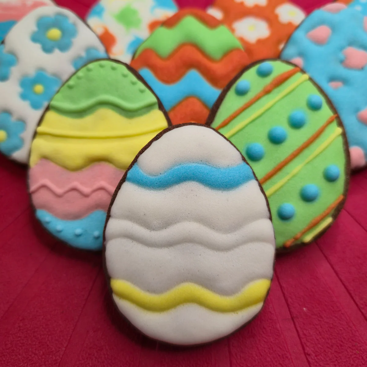 Bolachas personalizadas de manteiga com cacau decoradas com motivos de Páscoa. - Bolos de aniversário no Porto | Bento Cakes, Cake Design, Bolachas e Cupcakes | Porto | Sahri Dessert Art