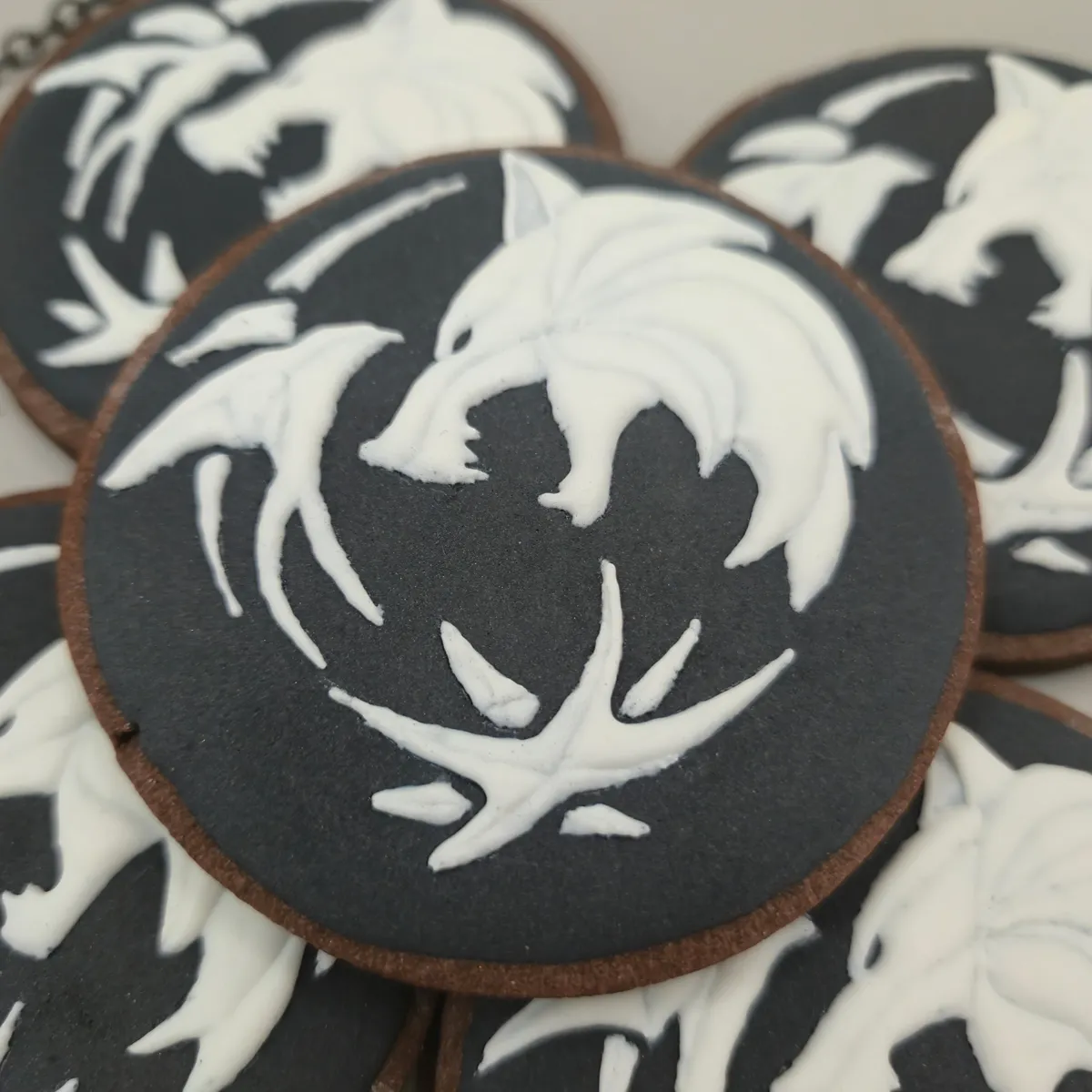 Bolachas personalizadas temáticas da Bela e o Monstro, da Disney. - Bolos de aniversário no Porto | Bentô Cakes, Cake Design, Bolachas e Cupcakes | Porto | Sahri Dessert Art