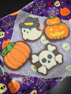 Bolachas de manteiga de cacau decoradas com glacê real para o Halloween. - Bolos de aniversário no Porto | Bento Cakes, Cake Design, Bolachas e Cupcakes | Porto | Sahri Dessert Art