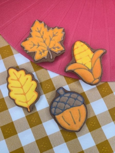 Bolachas de manteiga de cacau decoradas com glacê real para o Outono - Bolos de aniversário no Porto | Bento Cakes, Cake Design, Bolachas e Cupcakes | Porto | Sahri Dessert Art