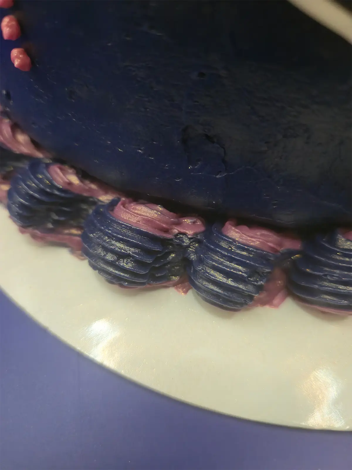 Bolo personalizado inspirado em Pokémon Sun & Moon, com cores de Lunala e Solgaleo. - Bolos de aniversário no Porto | Bentô Cakes, Cake Design, Bolachas e Cupcakes | Porto | Sahri Dessert Art