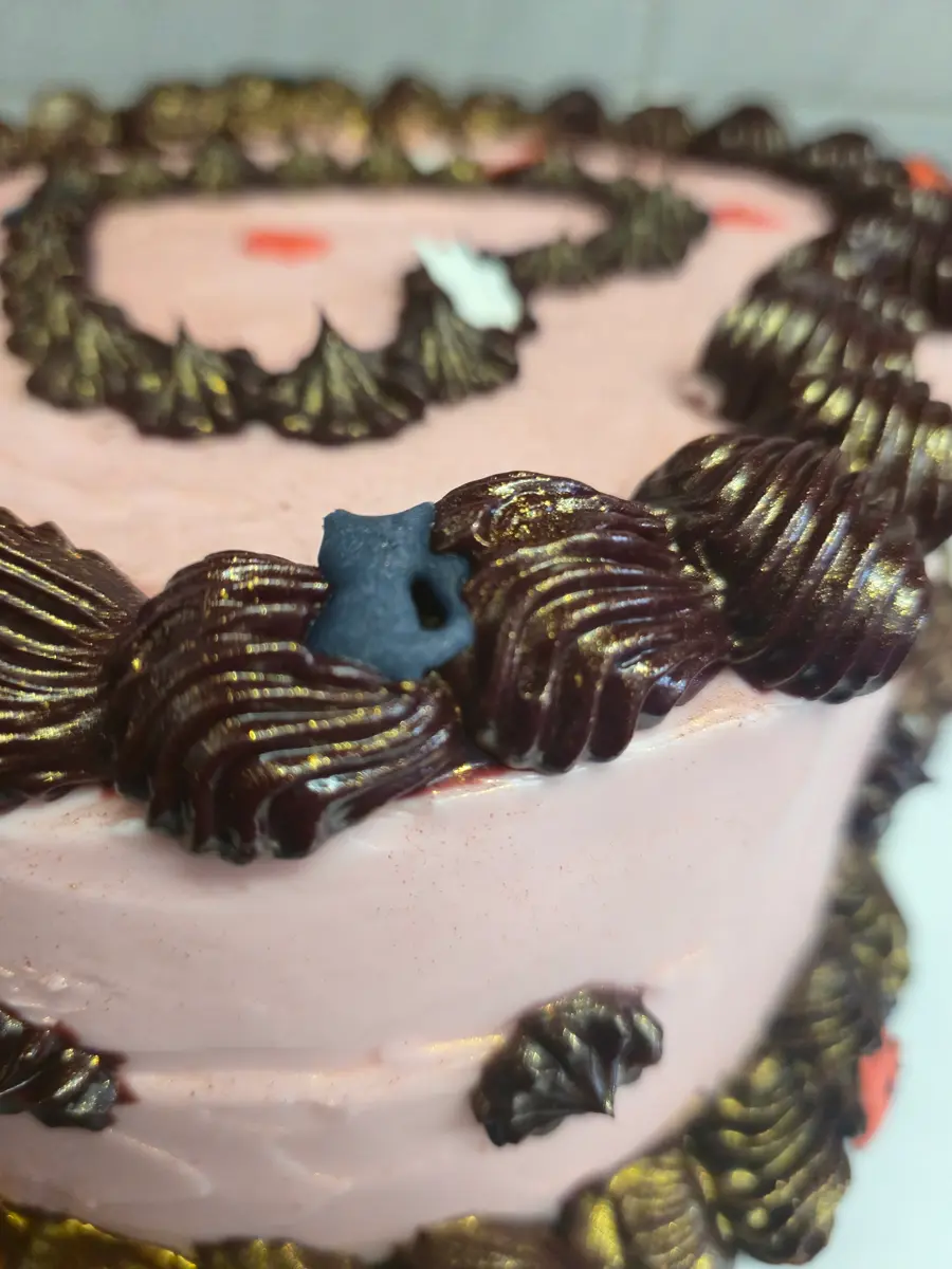 Bolo de aniversário personalizado com decoração vintage e sprinkles personalizados de gatos. - Bolos de aniversário no Porto | Bento Cakes, Cake Design, Bolachas e Cupcakes | Porto | Sahri Dessert Art